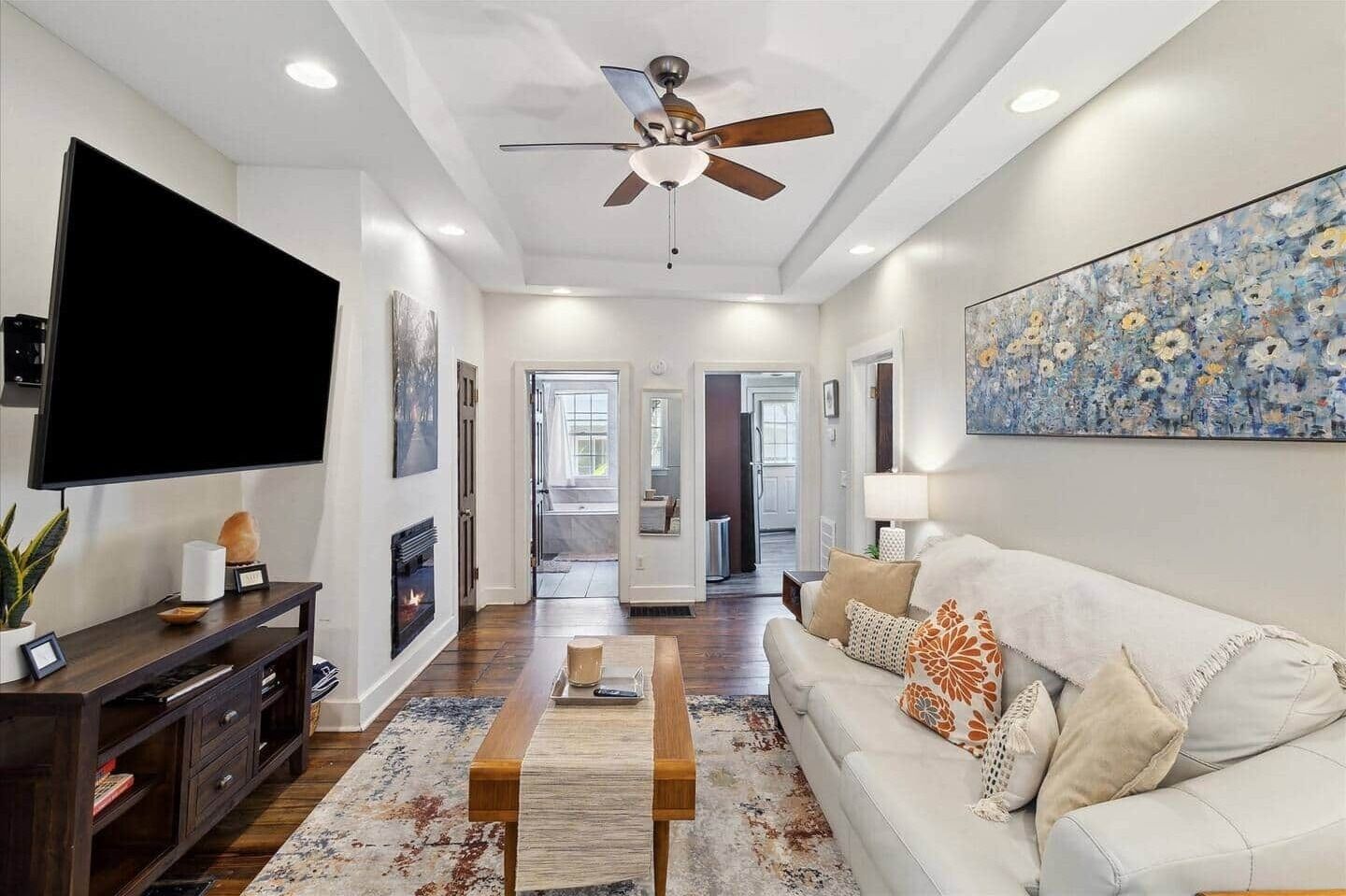 Televisie en een open haard