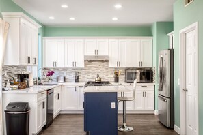 Fridge, microwave, oven, stovetop - Lakeview Retreat in Elsinore with Pool & Hot Tub (Lake Elsinore)