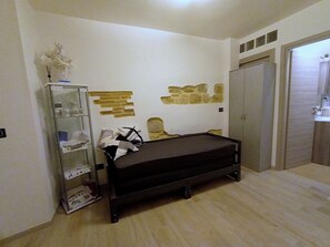 1 chambre, fer et planche Ă repasser, lit parapluie, Wi-Fi gratuit