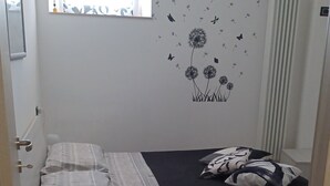 1 soverom, strykejern/-brett, reiseseng for barn og wi-fi (inkludert)