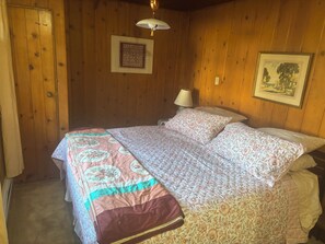 Iron/ironing board, WiFi, bed sheets - In-Law Apartment right in the middle of Billings. (Billings)