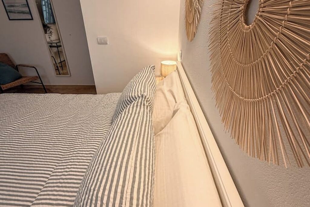 2 chambres, coffres-forts dans les chambres, bureau, lit parapluie