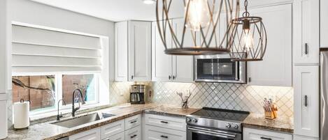 電子レンジ、オーブン、コンロ、食器洗い機