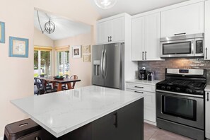 Mikrowelle, Ofen, Herdplatte, Geschirrspüler