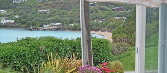 “Beachfront Bliss with Stunning Sea Views – Perfect for Families & Friends”