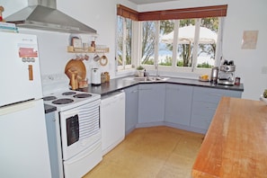 Réfrigérateur, four, plaque de cuisson, lave-vaisselle