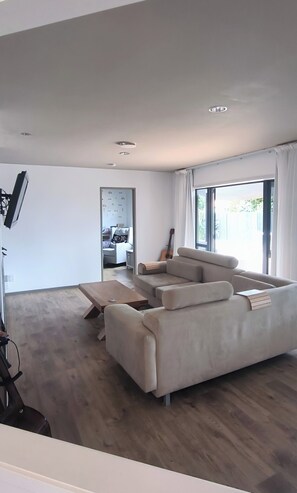 Interior - Beach Days and Family Time 10 min Walk to Beach and Shops (Tauranga)