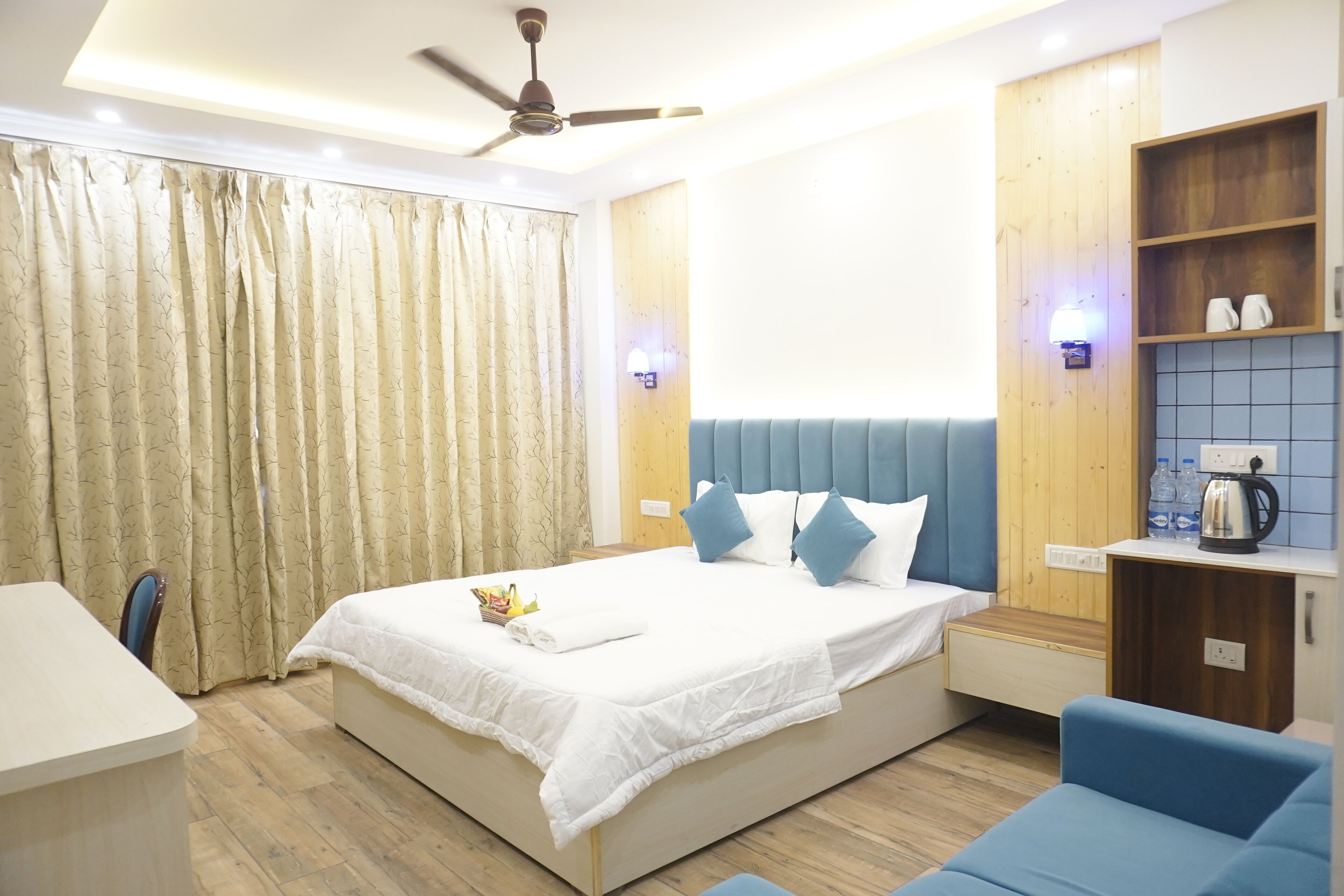 Superior Double Room, Balcony, Mountain View | Desk, laptop workspace, blackout drapes, iron/ironing board