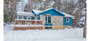 Exterior - Top of warm bungalow for rent. Cozy Upper Duplex for Rent. (Mont-Tremblant)