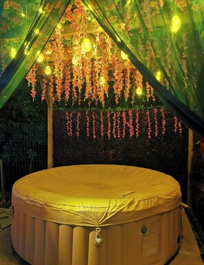 مغطس سبا خارجي