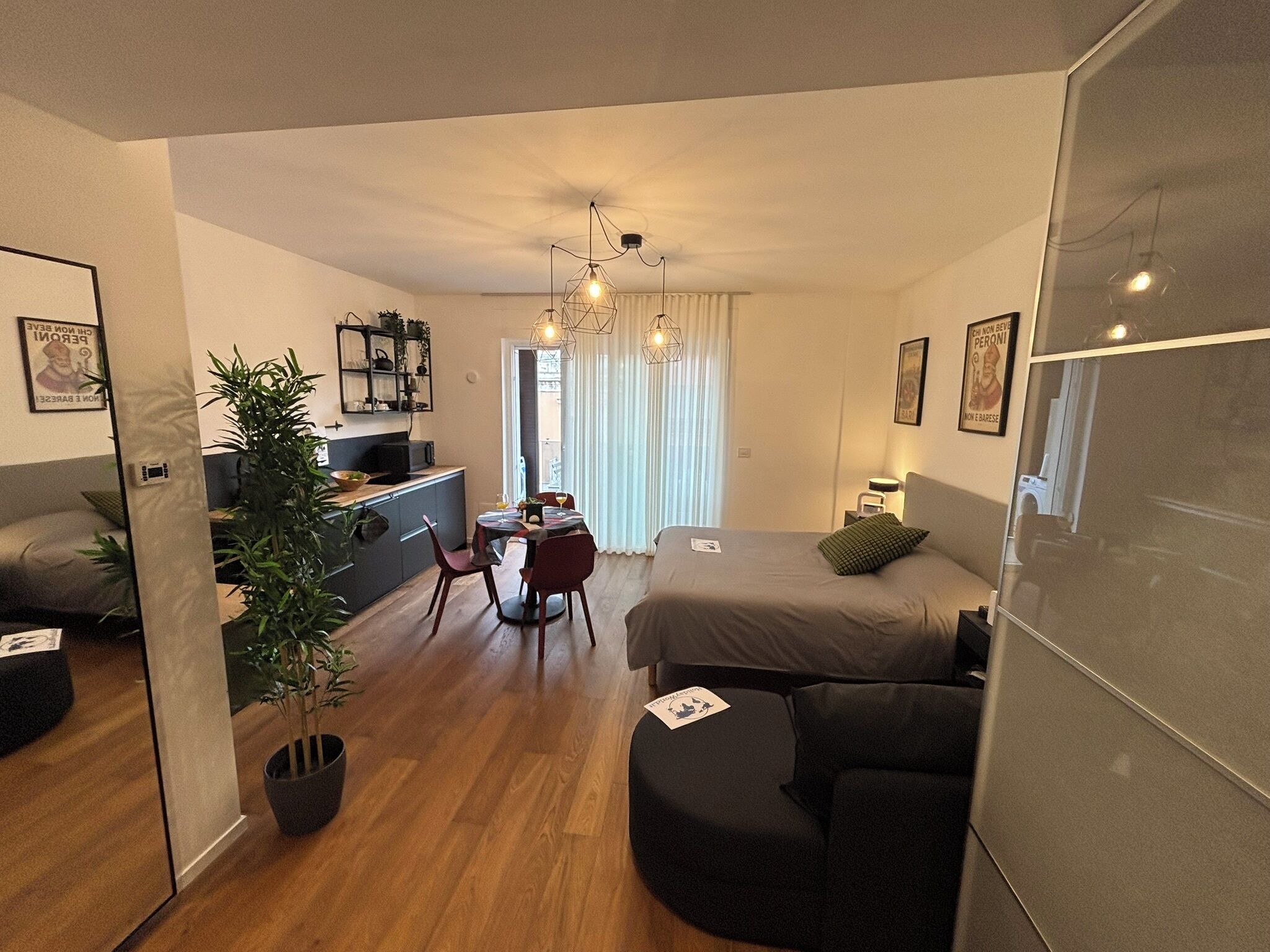 1 chambre, fer et planche à repasser, Wi-Fi gratuit, draps fournis