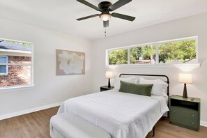 3 bedrooms, desk, iron/ironing board, free WiFi