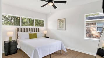 3 bedrooms, desk, iron/ironing board, free WiFi