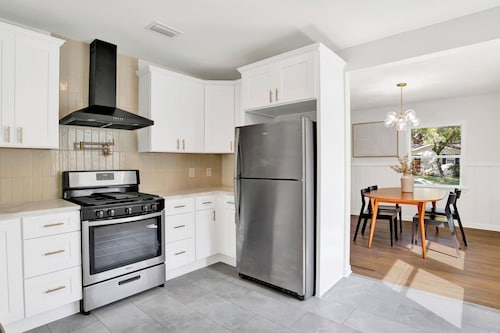 Modern 3BR Near Downtown | Perfect for Nurses