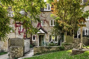 Property grounds - Archway House -  sleeps 4 guests  in 2 bedrooms (Blockley)