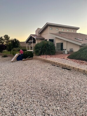 Property grounds - Comfortable 3-bedroom house by Bloomington Golf Course in St. George (St. George)