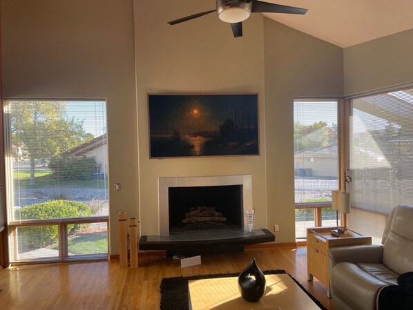 Living area - Comfortable 3-bedroom house by Bloomington Golf Course in St. George (St. George)