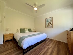 Casa, vista para a colina | Ferros/tábuas de passar roupa, Wi-Fi de cortesia, roupa de cama