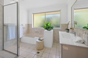 Huis, uitzicht op heuvels | Badkamer | Handdoeken