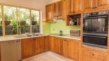 House, Hill View | Private kitchen