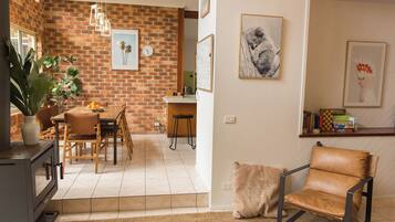 House, Hill View | In-room dining