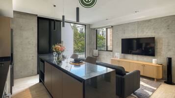 Apartment, 1 King Bed, Balcony, City View (Veracruz 72 B302) | Interior