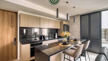 Apartment, 1 King Bed, Balcony, City View (Veracruz 72 B302) | Private kitchen