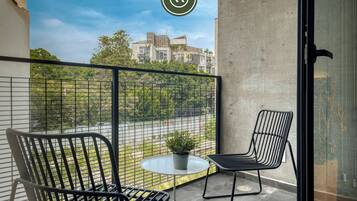 Apartment, 1 King Bed, Balcony, City View (Veracruz 72 B302) | Terrace/patio