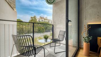 Apartment, 1 King Bed, Balcony, City View (Veracruz 72 B302) | Interior