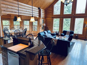 Smart TV, fireplace, DVD player, table football - Chal’Heureux | Private Spa, Log Cabin Retreat at Lac Fiddler | Dog Friendly (Mille-Isles)