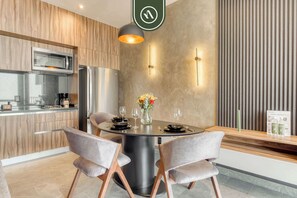Estudio, 1 cama Queen size, cocina, vista a la ciudad (Be Grand Reforma 3805) | Restaurantes