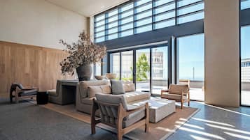 Studio, 1 Queen Bed, Kitchen, City View (Be Grand Reforma 3805) | Living area