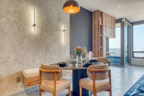 Studio, 1 Queen Bed, Kitchen, City View (Be Grand Reforma 3705) | Dining - Luxury Studio - Revolution Monument View - Gym (Mexico City)