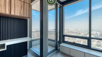 Studio, 1 Queen Bed, Kitchen, City View (Be Grand Reforma 3705) | Interior