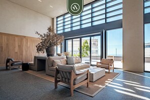 Monolocale, 1 letto queen, cucina, vista città (Be Grand Reforma 3705) | Area soggiorno