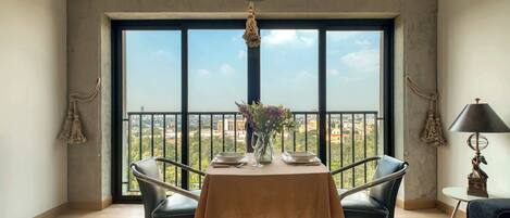 Studio, 1 Queen Bed, Kitchen, City View (Juarez 56 - (03)) | Dining