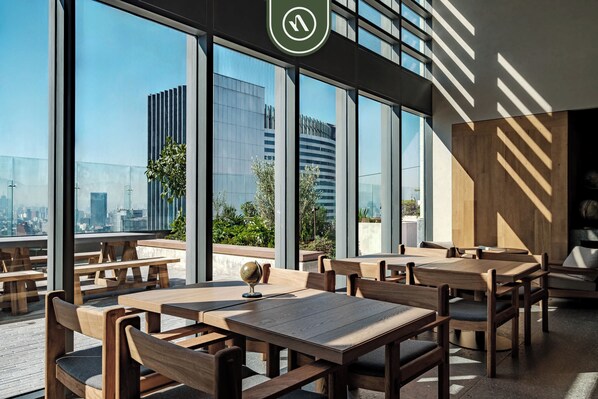 Departamento, 1 cama King size, balcón, vista a la ciudad (Be Grand Reforma 2705) | Restaurantes