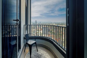 Apartamento, 1 cama King, sacada, vista para a cidade (Be Grand Reforma 2705) | Parte interna