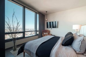 Apartment, 1 King Bed, Balcony, City View (Be Grand Reforma 2705) | 1 bedroom, individually decorated, individually furnished - Studio Overlooking the Revolution Monument (Mexico City)