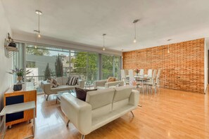 Apartment, 2 Double Beds, Kitchen, City View (SpazioDurango 136 1) | Living area - Centric 2 BR Condo - Roma - Rio de Janeiro Park (Mexico City)