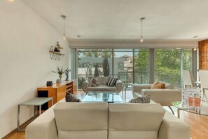 Apartment, 2 Double Beds, Kitchen, City View (SpazioDurango 136 1) | Living area - Centric 2 BR Condo - Roma - Rio de Janeiro Park (Mexico City)