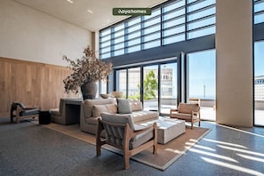 Condo, 1 cama King size, cocina, vista a la ciudad (Be Grand Reforma 3908) | Área de sala de estar