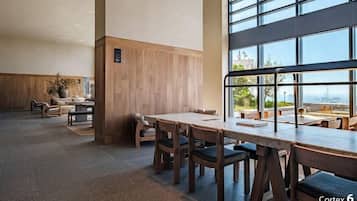 Condo, 1 King Bed, Kitchen, City View (Be Grand Reforma 3908) | Dining