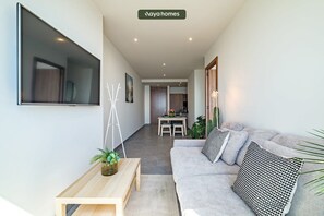 Condo, 1 cama King size, cocina, vista a la ciudad (Be Grand Reforma 3908) | Área de sala de estar