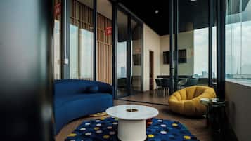 Studio, 1 Queen Bed, Kitchen, City View (Sky Town 2004) | Interior