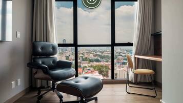 Studio, 1 Queen Bed, Kitchen, City View (Sky Town 2004) | Interior