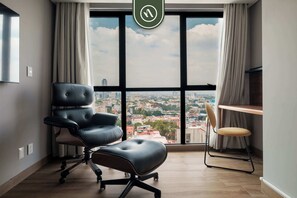 Studio, 1 Queen Bed, Kitchen, City View (Sky Town 2004) | Interior