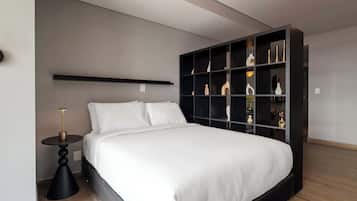 Studio, 1 Queen Bed, Kitchen, City View (Sky Town 2004) | 1 bedroom, individually decorated, individually furnished, desk