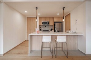 Apartamento, varias camas, cocina, vistas a la ciudad (Chilpancingo 57 Unit 606) | Cocina privada