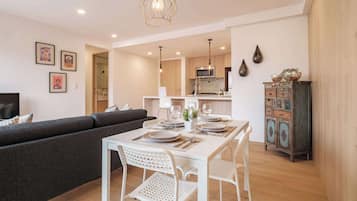 Condo, Multiple Beds, Kitchen, City View (Chilpancingo 57 Unit 606) | Dining